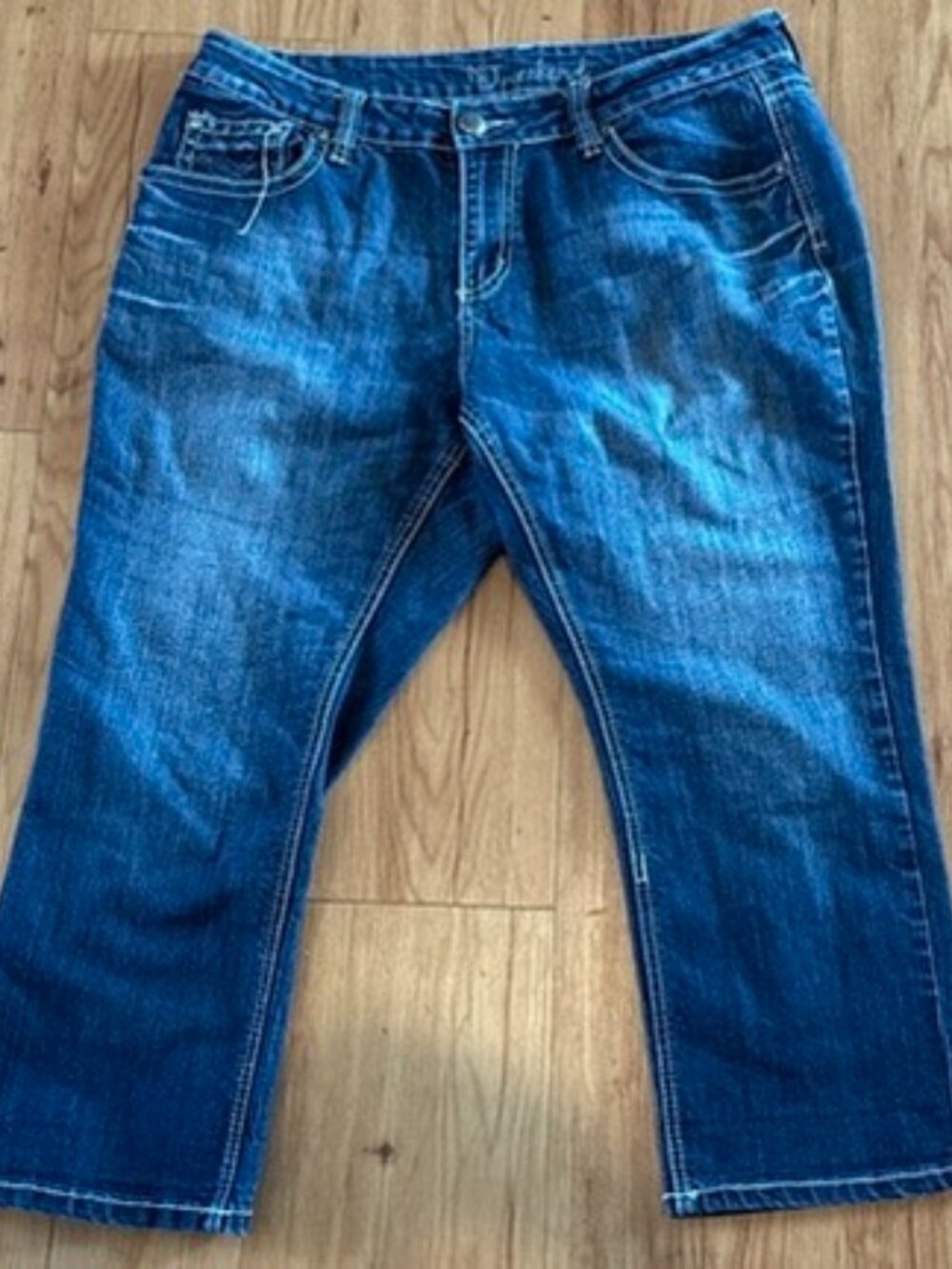 New Directions Mid-Rise Weekend Dark Wash Embellished Thick Stitch Capri Sz 35